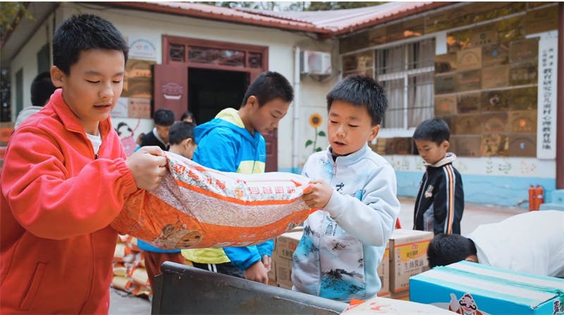 不啻微光 造炬成陽丨精誠展覽走進(jìn)太陽村關(guān)愛兒童公益行